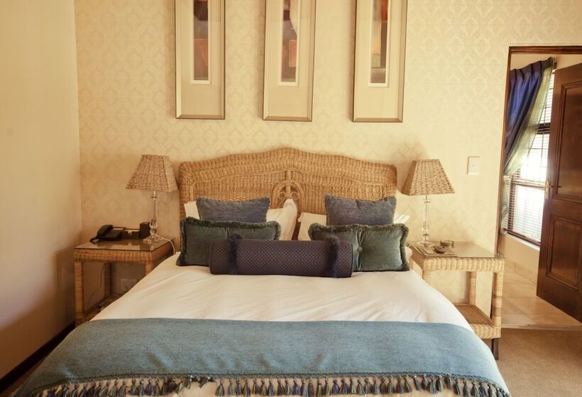 اتاق لوکس, Lourie Lodge