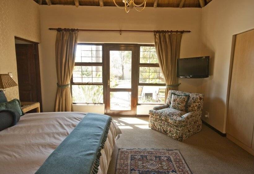 اتاق لوکس, Lourie Lodge