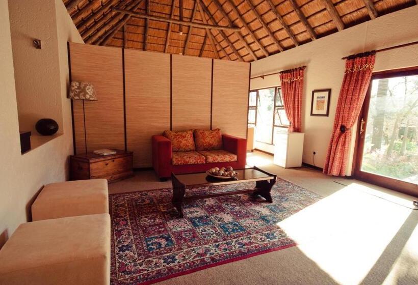 سوییت لوکس, Lourie Lodge