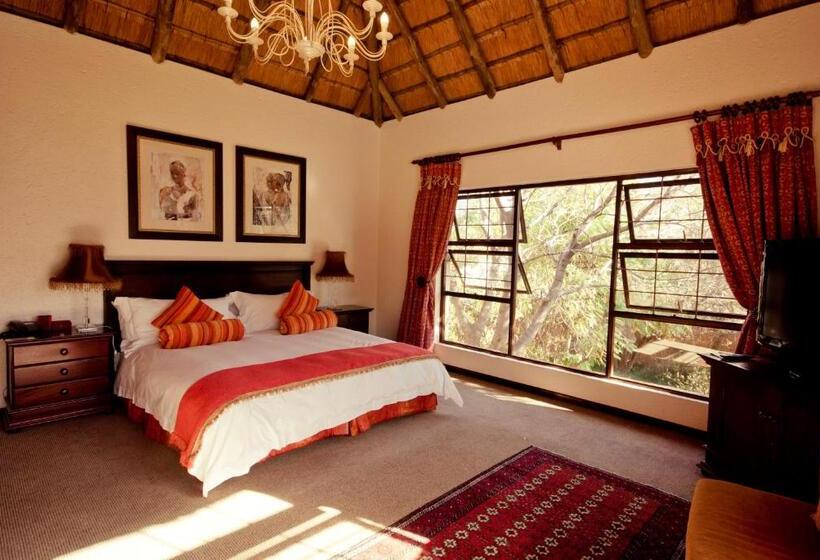 سوییت لوکس, Lourie Lodge