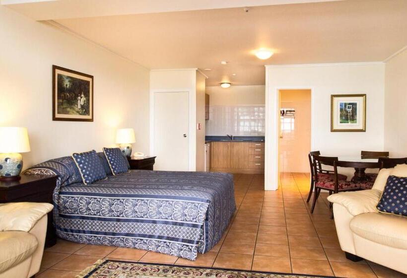 스탠다드 스튜디오 바다 전망, Commodores Lodge