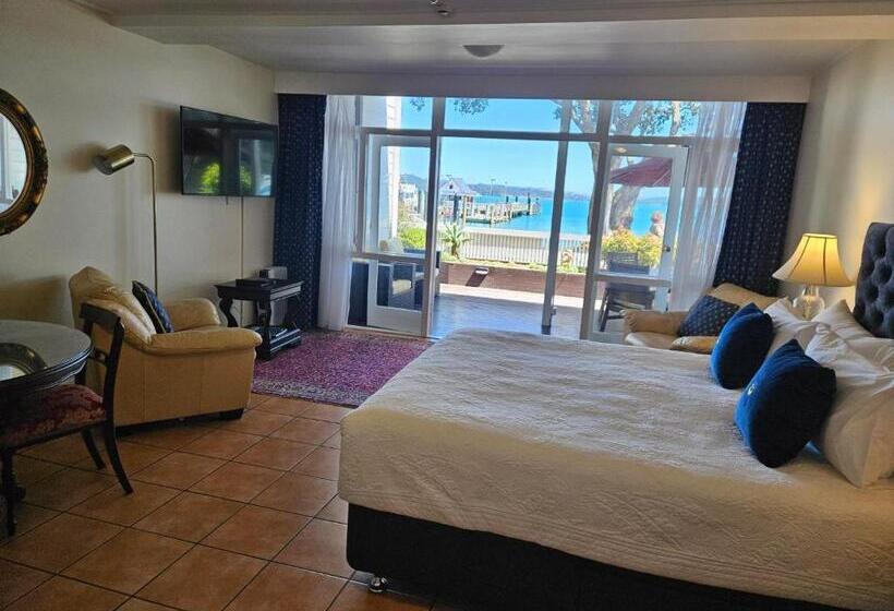 스탠다드 스튜디오 바다 전망, Commodores Lodge