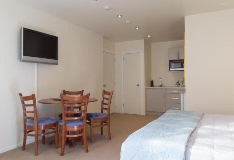 스탠다드 스튜디오, Commodores Lodge