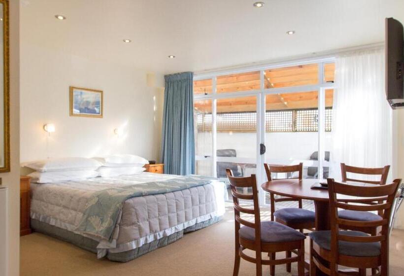 스탠다드 스튜디오, Commodores Lodge