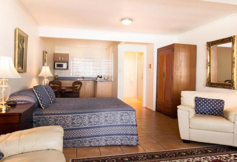 스탠다드 스튜디오 바다 전망, Commodores Lodge