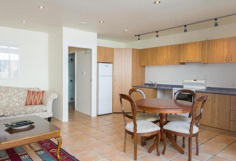 디럭스 룸, Commodores Lodge