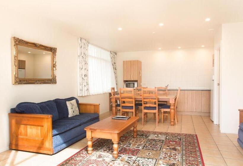 디럭스 룸, Commodores Lodge