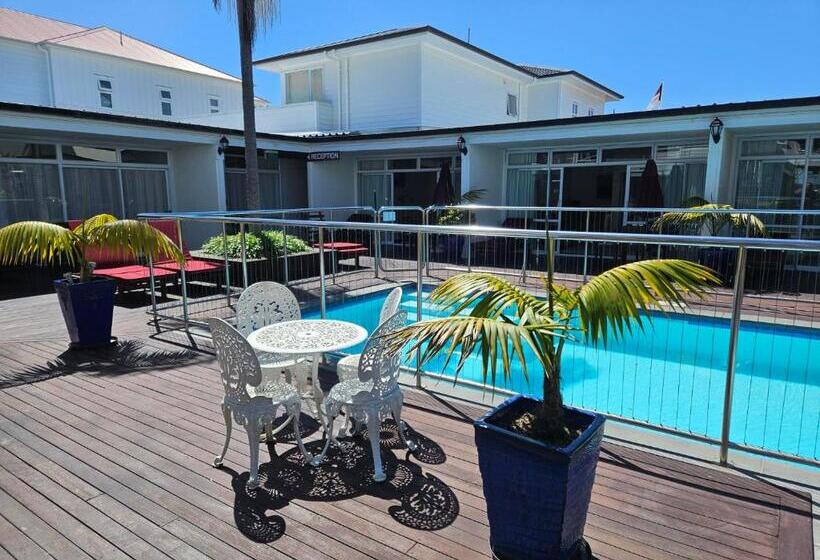 디럭스 룸, Commodores Lodge