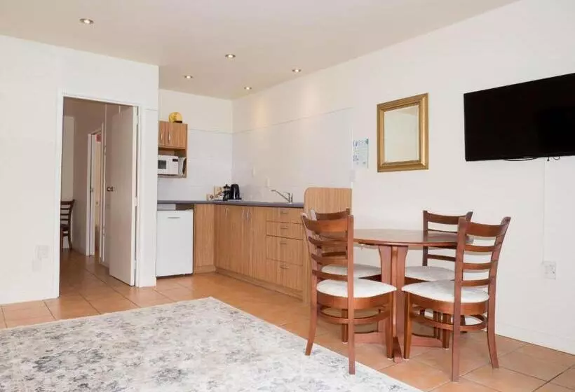 1ベッドルームアパートメント, Commodores Lodge