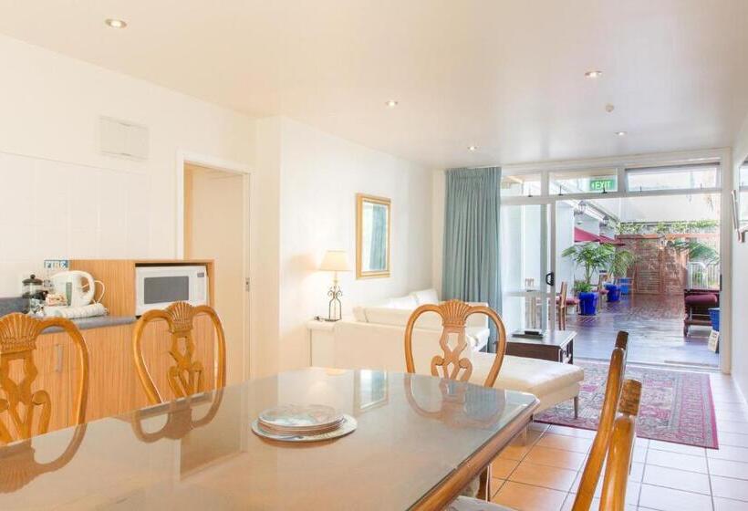 디럭스 룸, Commodores Lodge