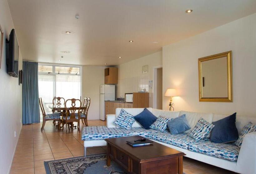 디럭스 룸, Commodores Lodge