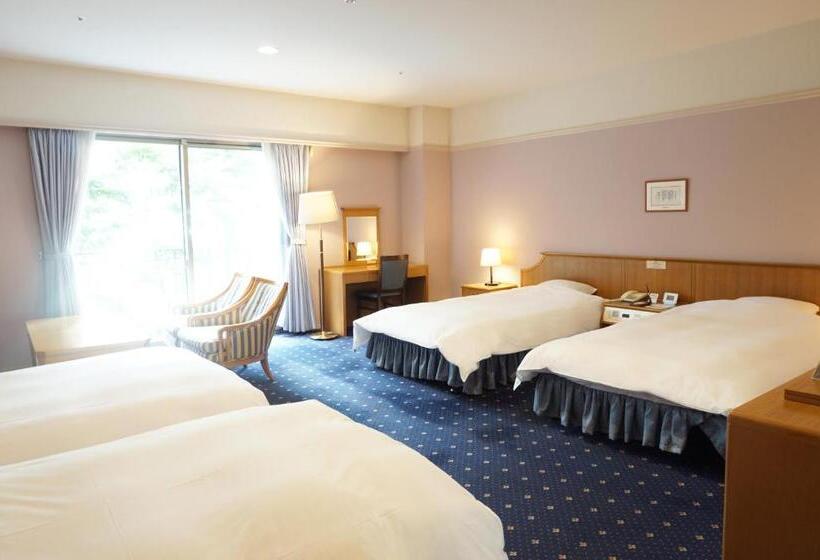 غرفة قياسية رباعية, Floracion Nasu