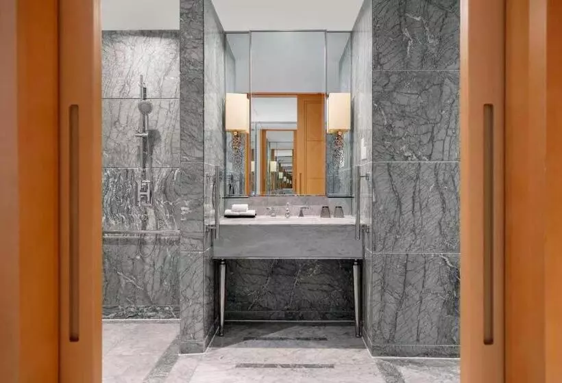 キングサイズベッドのデラックスルーム, Sheraton Qingdao Jiaozhou