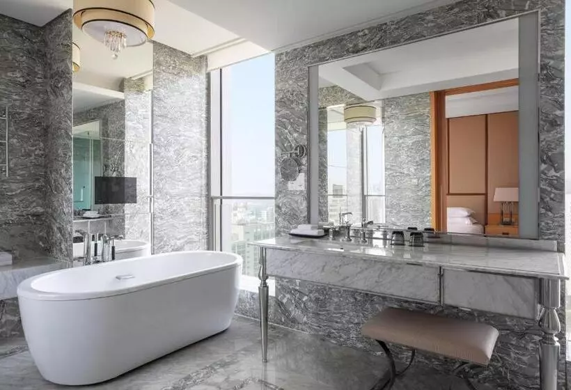 キングサイズベッドのデラックススイート, Sheraton Qingdao Jiaozhou