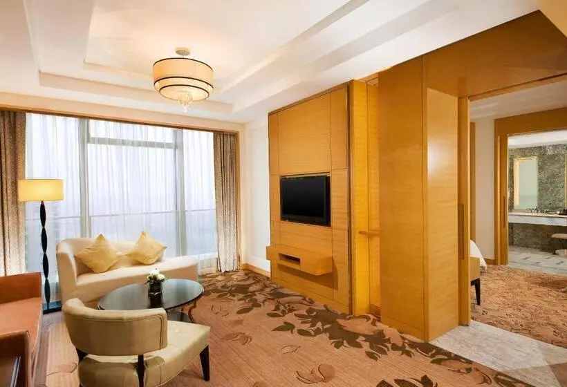 キングサイズベッドのデラックススイート, Sheraton Qingdao Jiaozhou