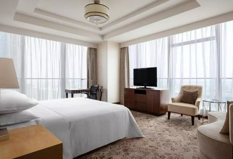 キングサイズベッドのスイートルーム, Sheraton Qingdao Jiaozhou