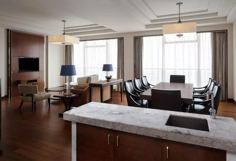 キングサイズベッドのスイートルーム, Sheraton Qingdao Jiaozhou