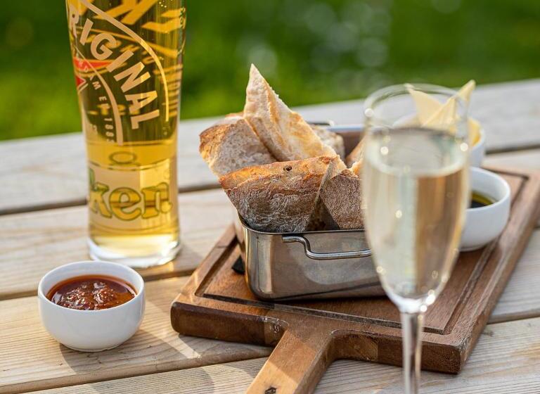 수피리어 룸, The Three Tuns