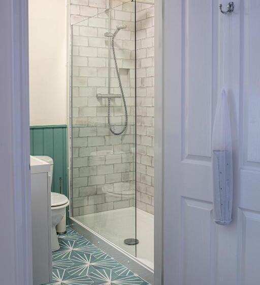 수피리어 룸, The Three Tuns