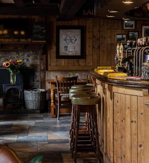 수피리어 룸, The Three Tuns