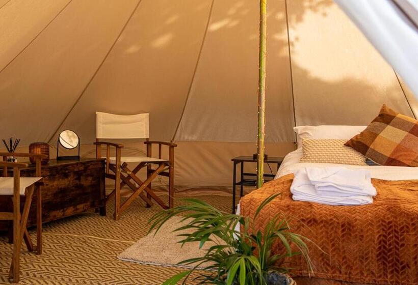 Standard Tent, The Three Tuns