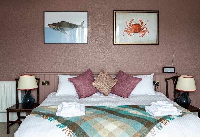 수피리어 룸, The Three Tuns