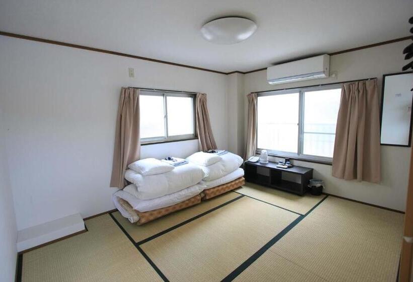 バスルーム共有のトリプルスタンダード, Ikoi No Ie