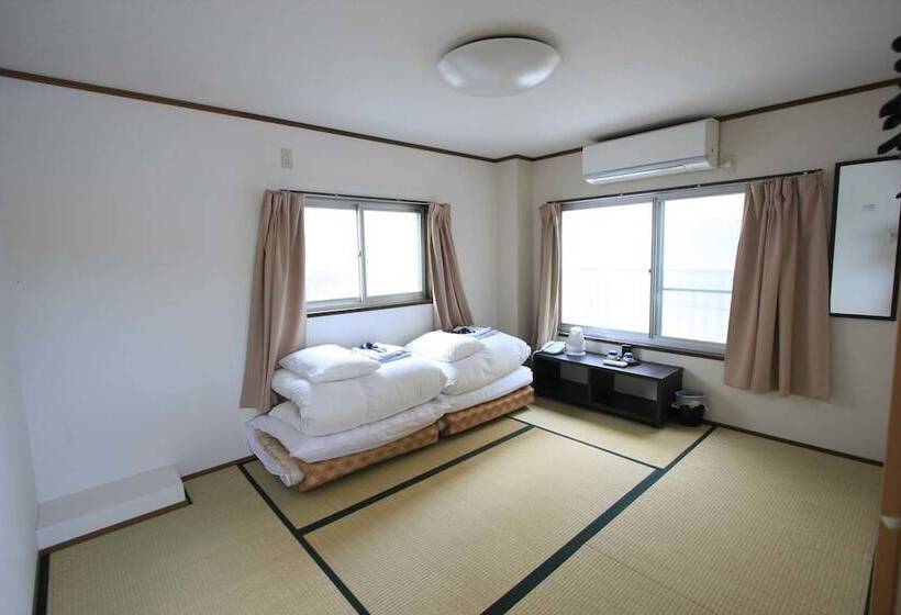 バスルーム共有のトリプルスタンダード, Ikoi No Ie