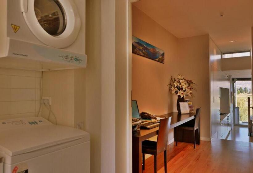 2 Bedrooms Suite 2 Bedrooms Lake View, Swissbelsuites Pounamu Queenstown
