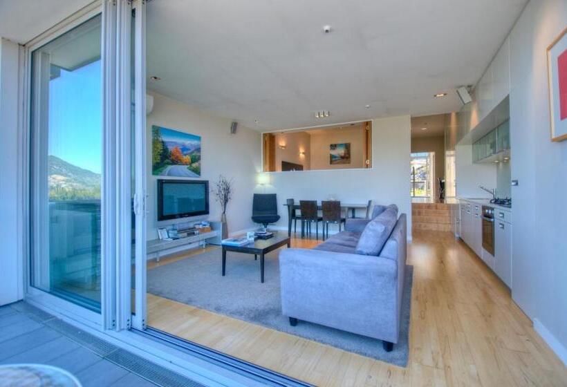 Suite with lake view, Swissbelsuites Pounamu Queenstown