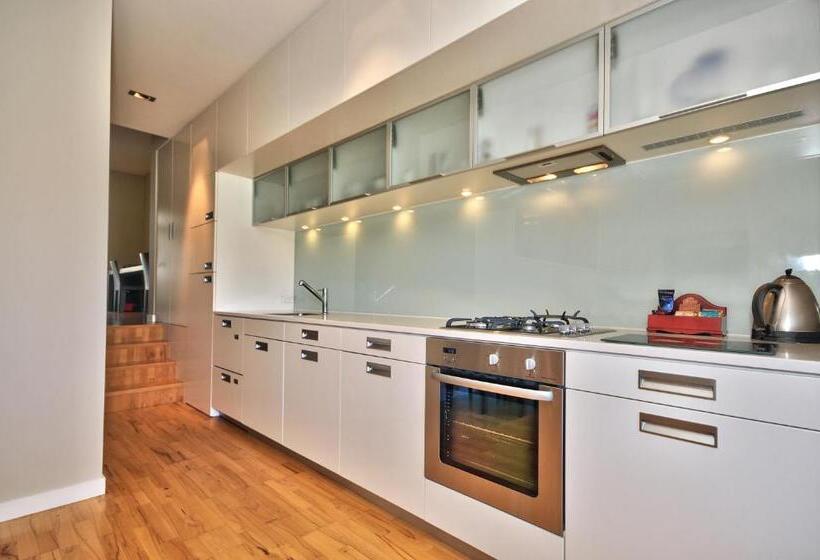 Suite with lake view, Swissbelsuites Pounamu Queenstown