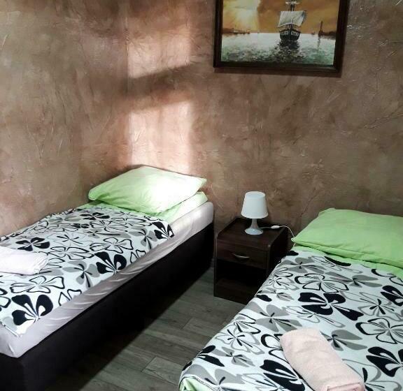 غرفة قياسية لذوى الاحتياجات الخاصة, Pałac Pod Bocianim Gniazdem