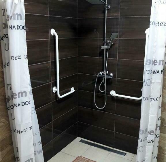 غرفة قياسية لذوى الاحتياجات الخاصة, Pałac Pod Bocianim Gniazdem