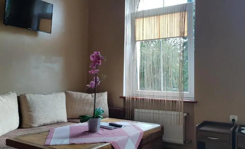 スタンダードルーム, Pałac Pod Bocianim Gniazdem