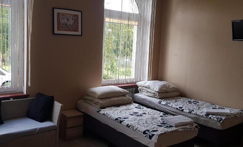 غرفة قياسية رباعية, Pałac Pod Bocianim Gniazdem