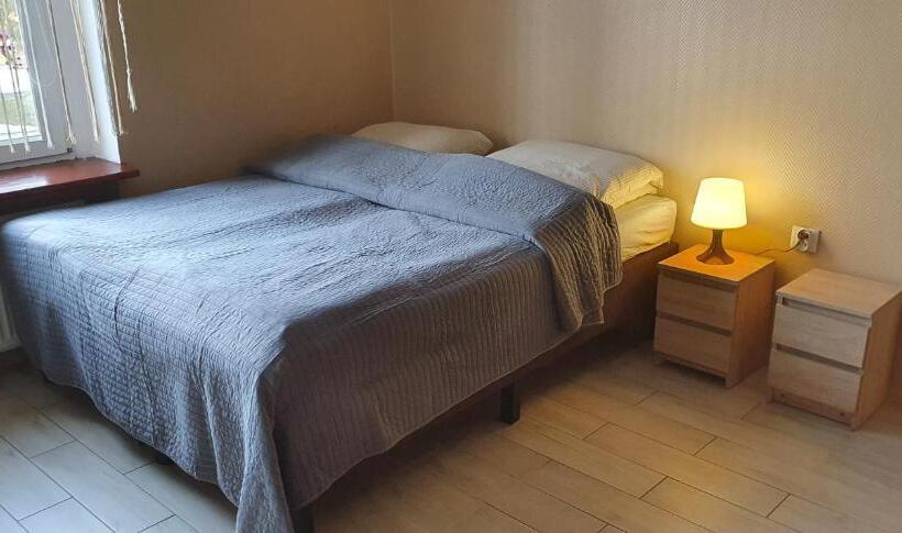 غرفة قياسية رباعية, Pałac Pod Bocianim Gniazdem