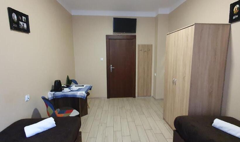 غرفة قياسية ثلاثية, Pałac Pod Bocianim Gniazdem