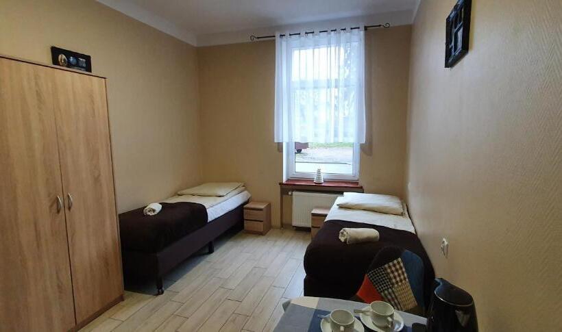 غرفة قياسية ثلاثية, Pałac Pod Bocianim Gniazdem