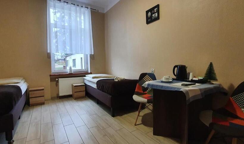 غرفة قياسية ثلاثية, Pałac Pod Bocianim Gniazdem