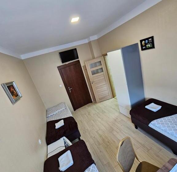 غرفة قياسية رباعية, Pałac Pod Bocianim Gniazdem