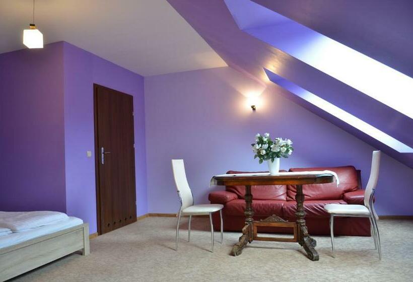 חדר קומפורט לשלושה, Zagłoba Karczma