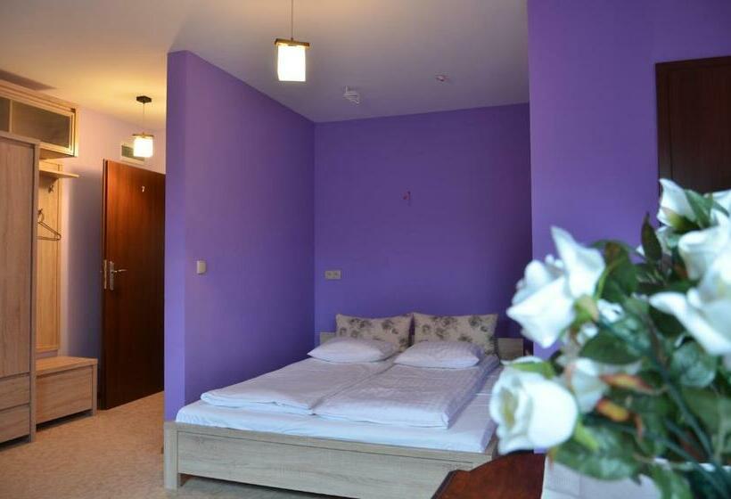 חדר קומפורט לשלושה, Zagłoba Karczma