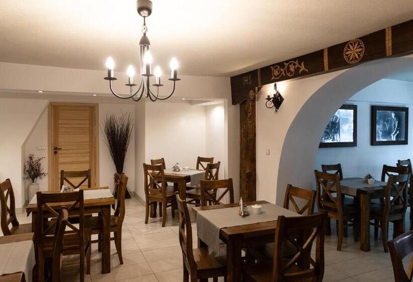 Quarto Quadruple Standart com Varanda, Chata U Bronka