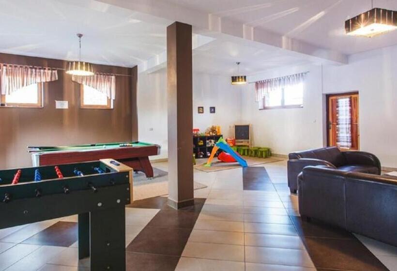 Quarto Quadruple Standart com Varanda, Chata U Bronka