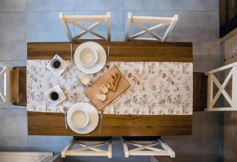 스탠다드 발코니 스튜디오, Chata U Bronka