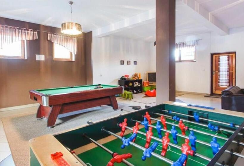 패밀리 스튜디오, Chata U Bronka