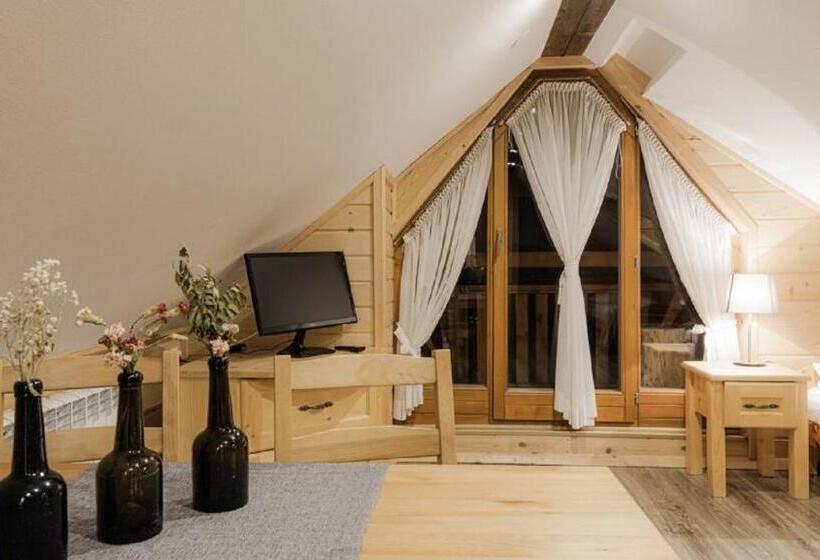 스탠다드 발코니 스튜디오, Chata U Bronka