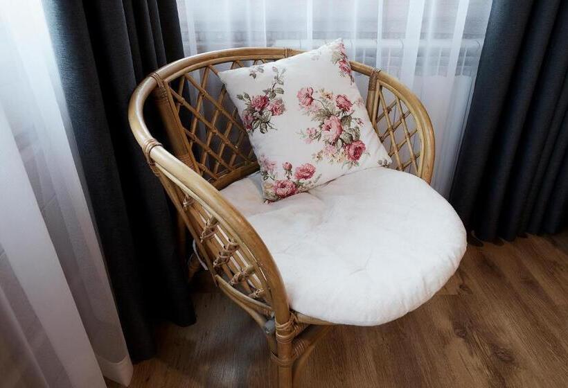 패밀리 스튜디오, Chata U Bronka