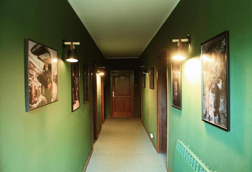 Семейный Номер, Forrest