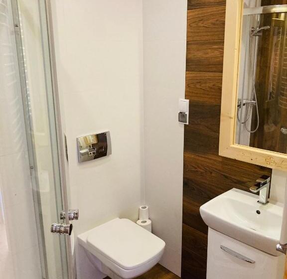 חדר סטנדרט לשלושה, Na Kamieńcu